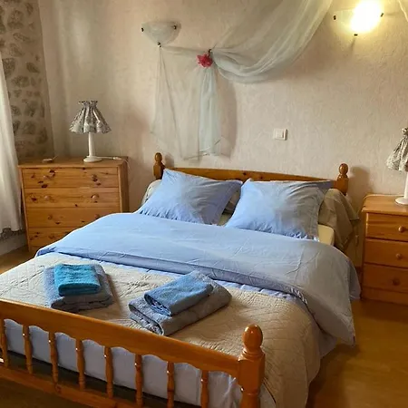 לינה וארוחת בוקר Lo Soulenquo A Fonteilles Sur Le Gr 65