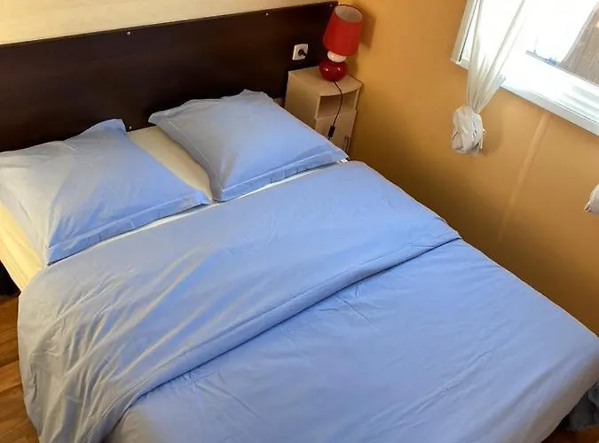 Lo Soulenquo A Fonteilles Sur Le Gr 65 B&B 3*